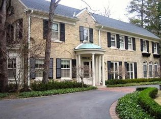 1112 E Goodrich Ln, Thiensville, WI 53217