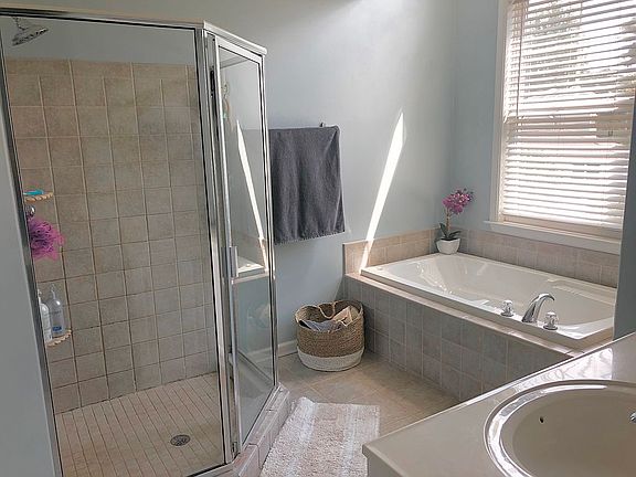 5th image of 4924 Sunny Cir