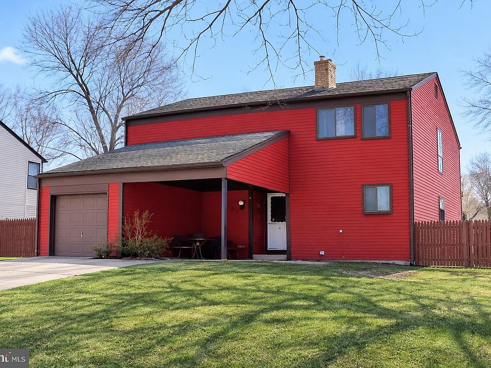 1st image of 224 Twin Rivers Dr N