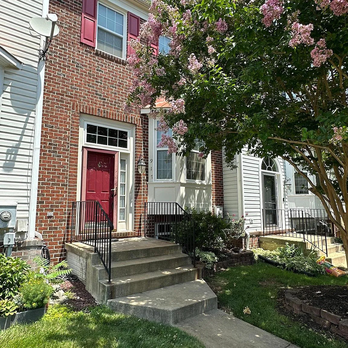 4 bed, 2.5 bath, 1952 sqft, $2,900 — Photo 1