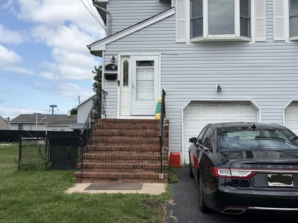 10 Holmes St #A, Carteret, NJ 07008