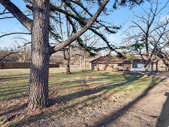 3rd image of 2079 N 1369th Rd