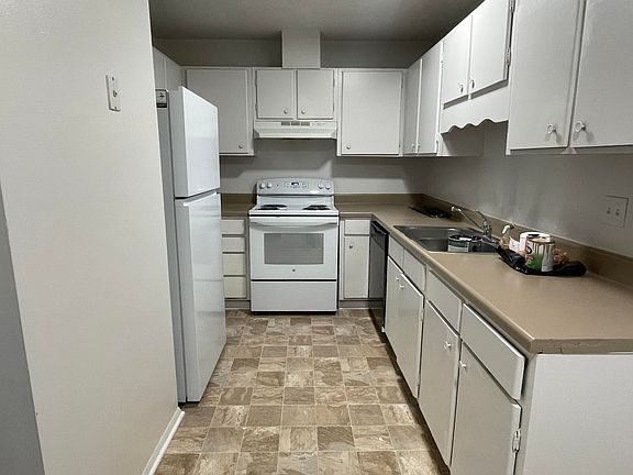 3rd image of 3768 Parliament Dr #11
