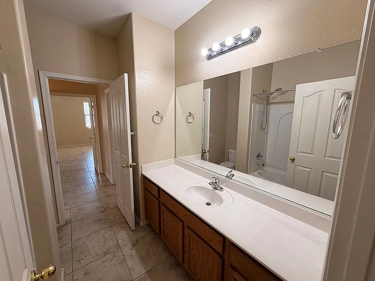 15227 W Jackson St — Photo 15