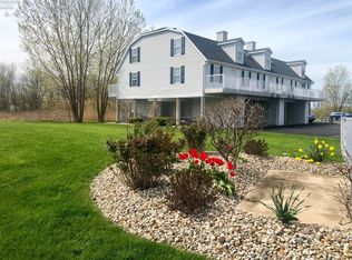 41 N Schooner Point Dr, Port Clinton, OH 43452