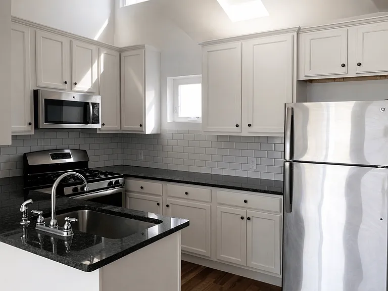 5261 Ridge Avenue — Photo 7