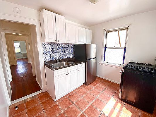 1st image of 2104 29th Ave #2