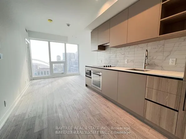 55 Mercer St #1201, Toronto, ON M5V 1H2