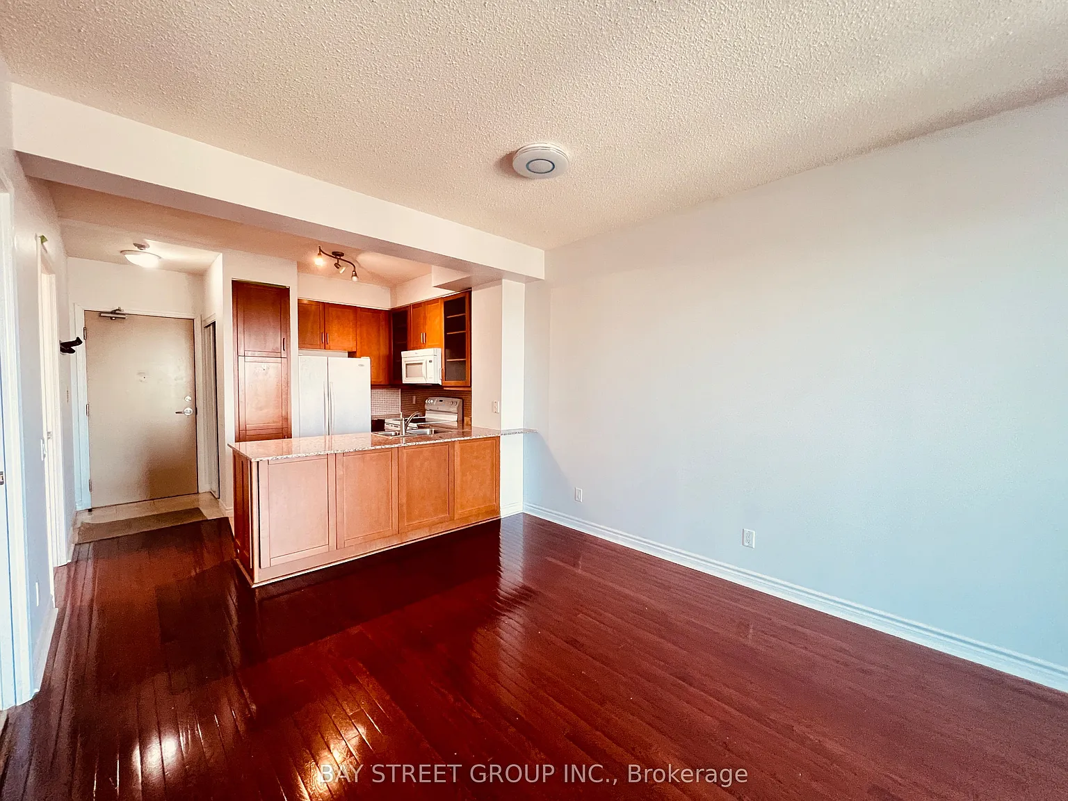 2 bed, $2,400 — Photo 4