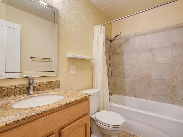 2131 Northwood Cir #F — Photo 14