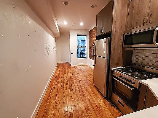 1st image of 487 Chauncey St APT 2R