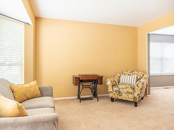 4th image of 3830 Kentucky Derby Dr