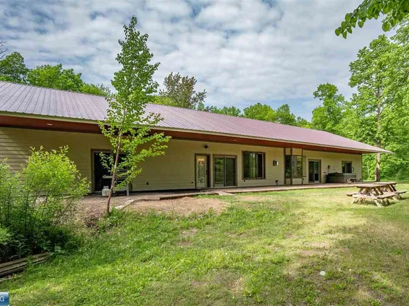 8828 1st St N, Brookston, MN 55711