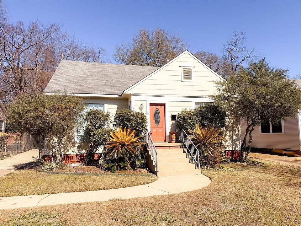 1st image of 910 College St