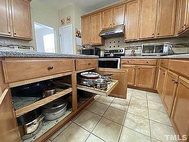Pull-out shelving!