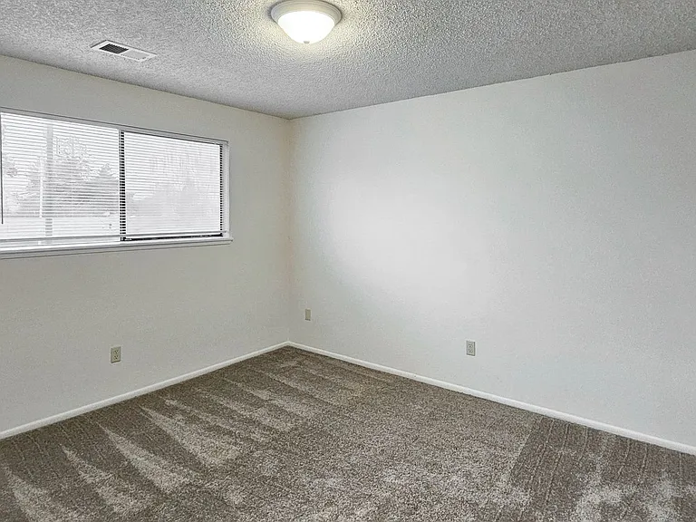 Avalon Court Apartments — Photo 57