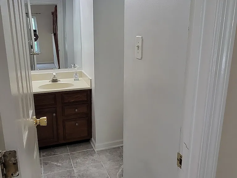 107 Windsor Ct — Photo 17