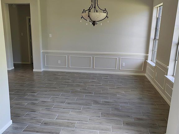 2nd image of 1301 Blueberry Ln
