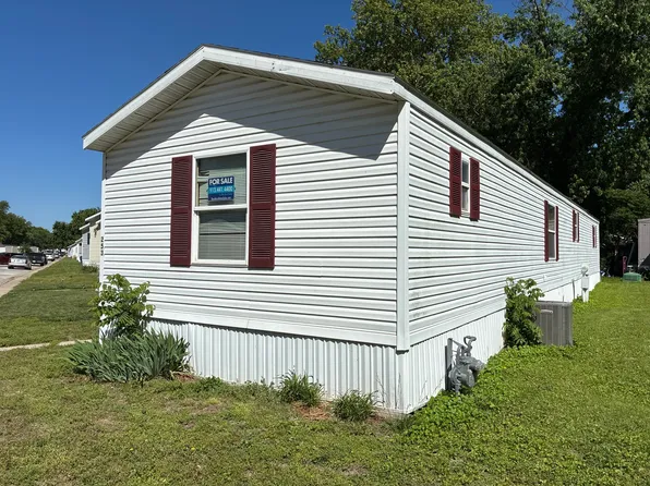 253 Newton St #F-01, Edwardsville, KS 66113