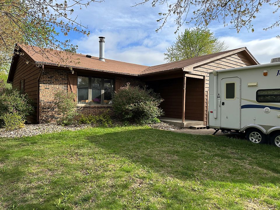 Front view (garage behind the RV)