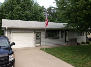 906 N 9th St, Wathena, KS 66090