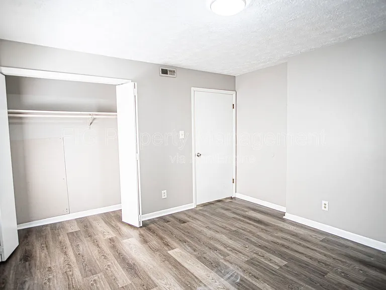 129 Hillcrest Dr #8 — Photo 6
