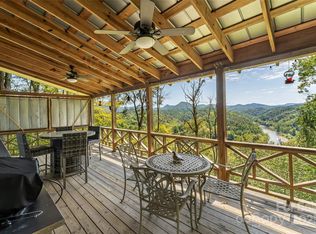 386 Old Log Rd, Green Mountain, NC 28740