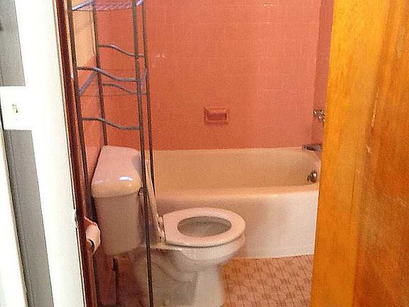 5th image of 46 Hillwood St