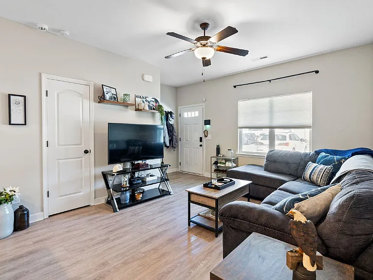 68 Catalina Cir — Photo 8