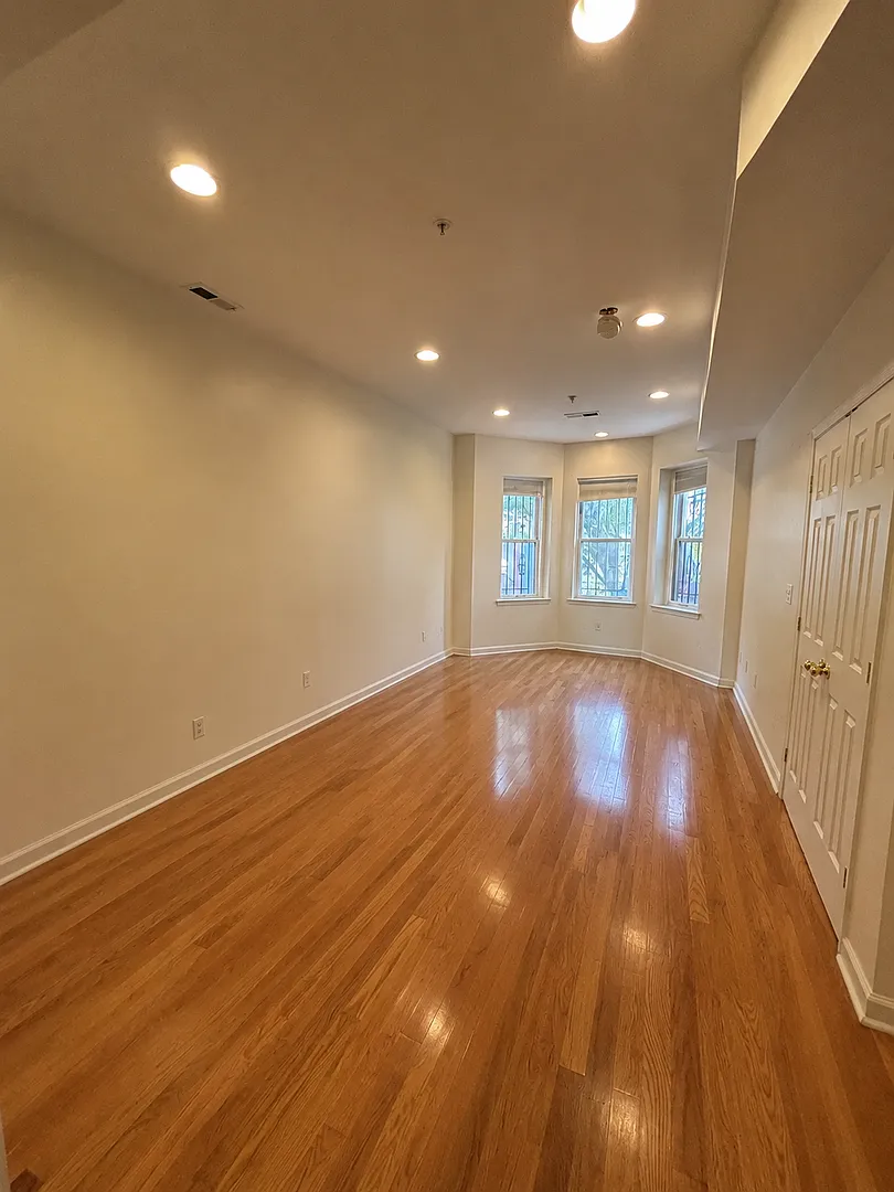 407 P ST NW — Photo 1