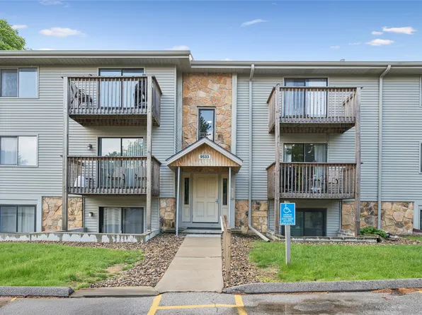 9533 University Ave APT 4, Clive, IA 50325