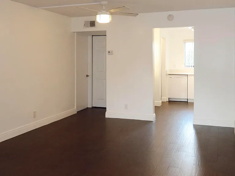 50 SE 12th St #1670 — Photo 8