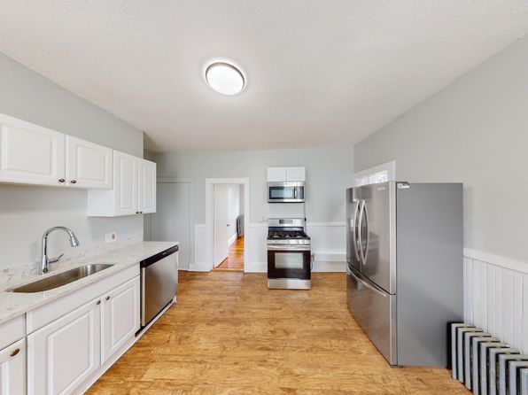 110 Howland St APT 3