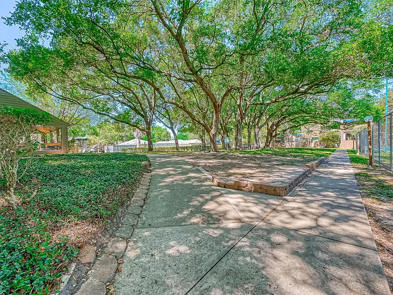 1344 Chardonnay Dr — Photo 44
