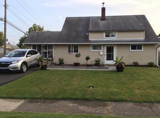 5 Hawthorne Ln, Levittown, PA