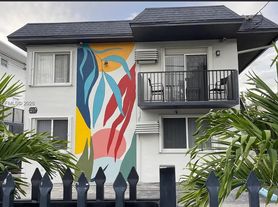 585 SW 11th St, Miami, FL