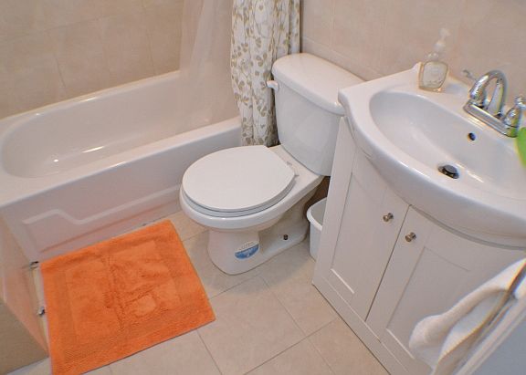 4th image of 211 W 53rd St APT 4B