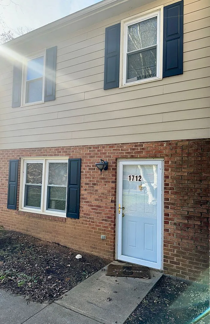 3 Bedroom Townhome -Blacksburg — Photo 1