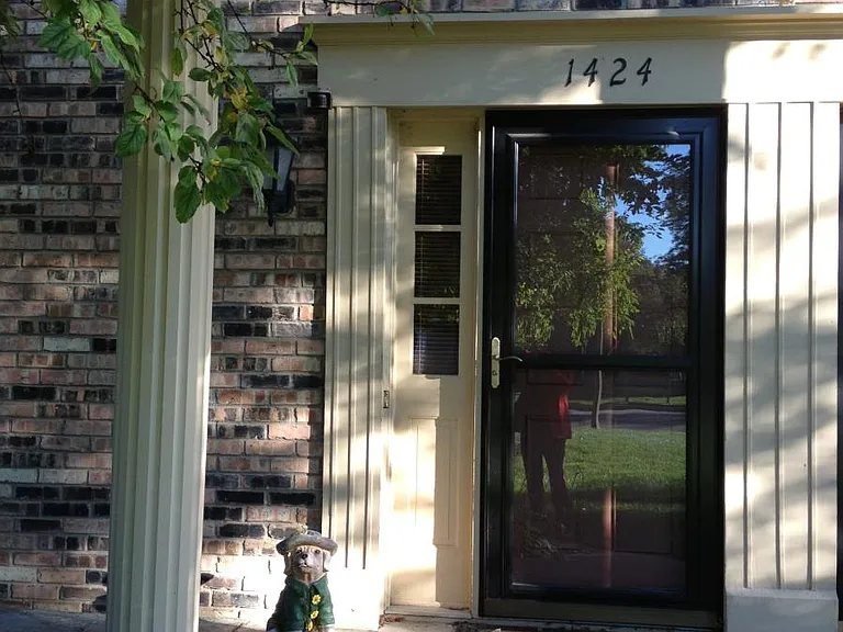 1424 Lakeside Dr — Photo 2
