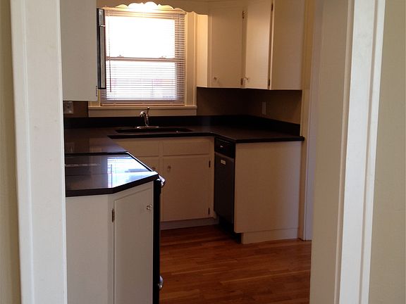 4th image of 201 W 51st St APT 1