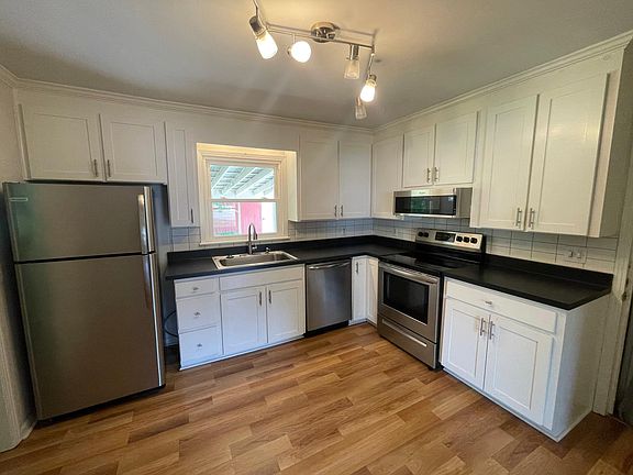 3rd image of 910 Lynnwood Cir