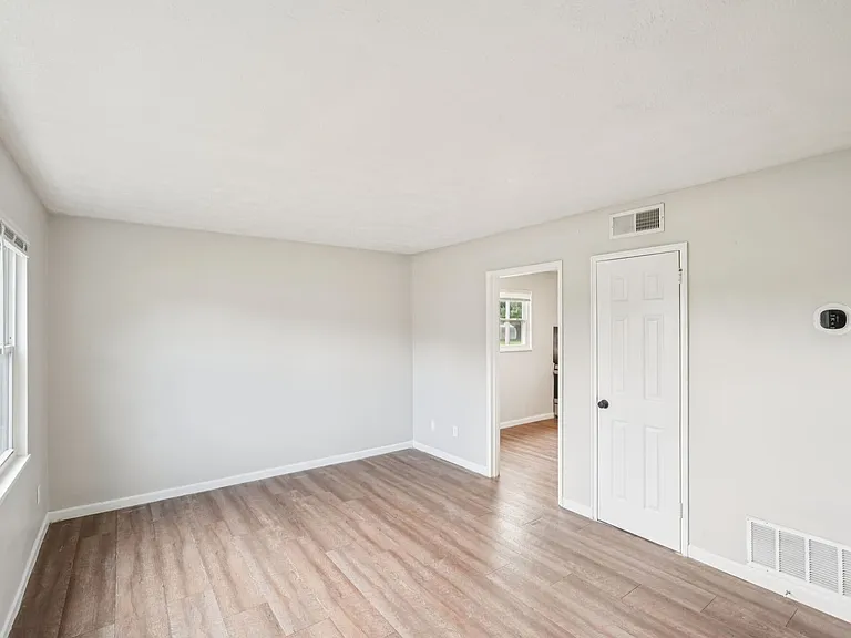 Columbus Crossing Townhomes — Photo 7