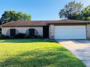 9906 Hummingbird St, La Porte, TX 77571