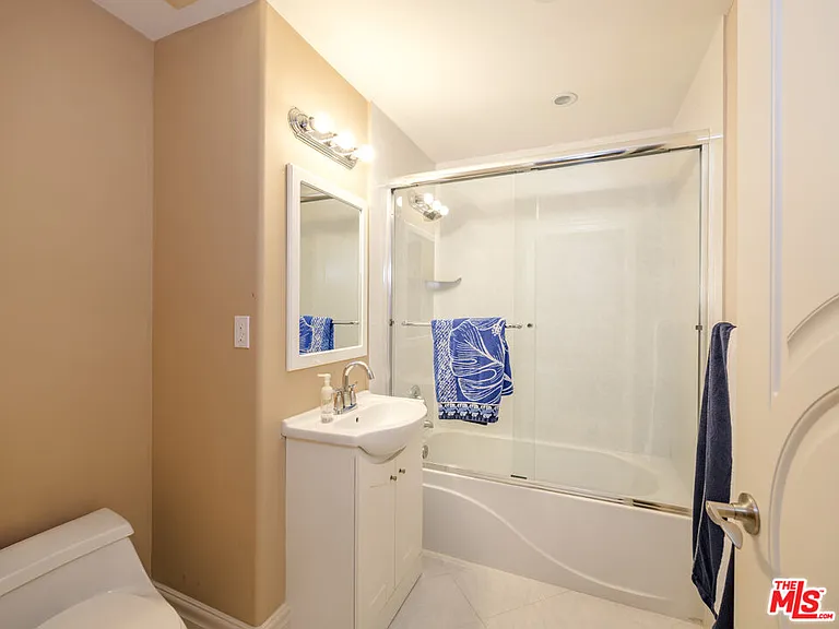 18047 Karen Dr — Photo 38