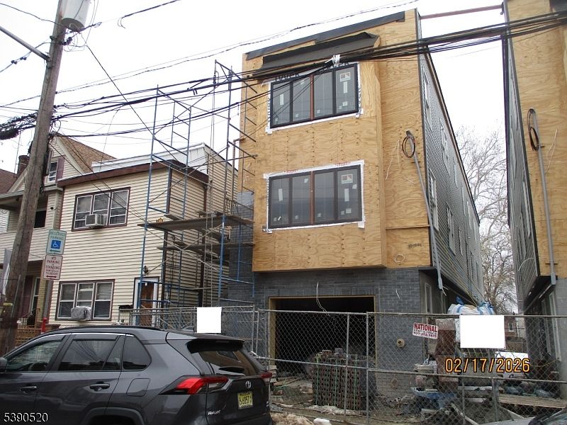 2nd image of 682 N 7th Street