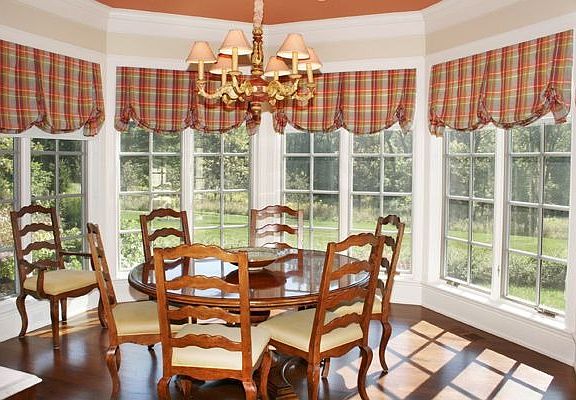 Casual eating brings the outdoors in!