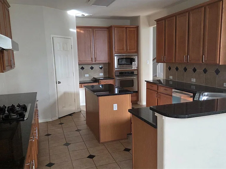 2103 Trinity Manor Ln — Photo 28