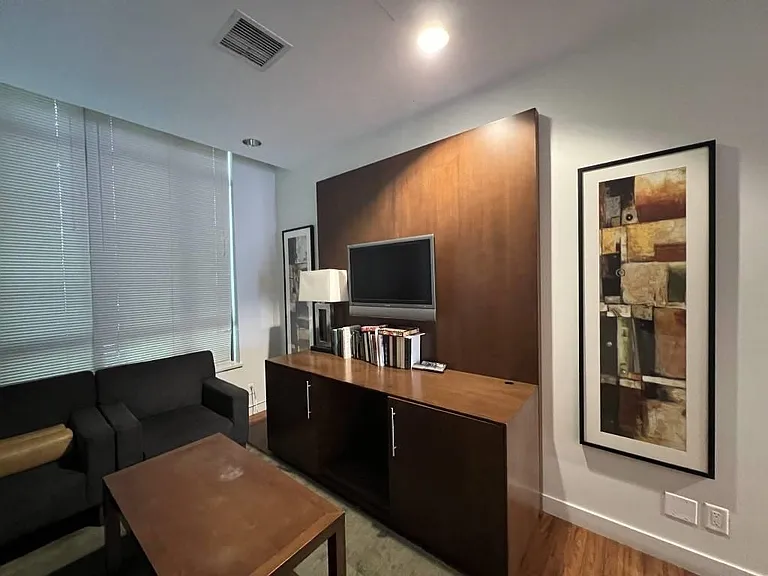 3660 Vanness Ave #201 — Photo 9