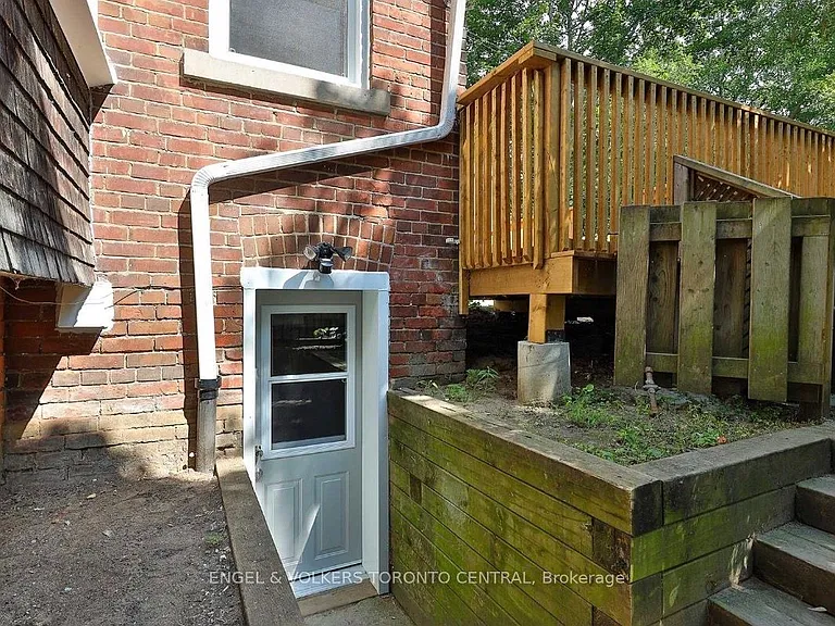 51B Fernwood Park Ave — Photo 3