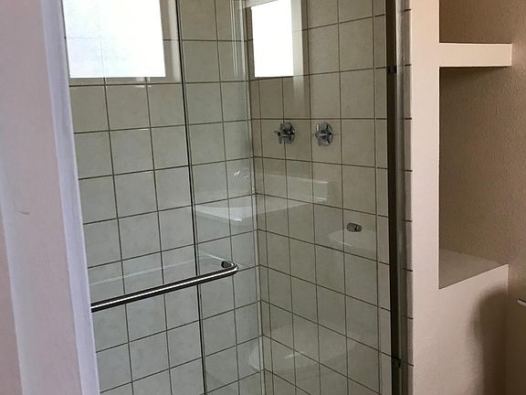 5th image of 3250 Glendale Ave Unit B